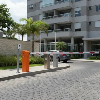 Técnico especializado realizando instalação de sistema automatizado — imagem 3