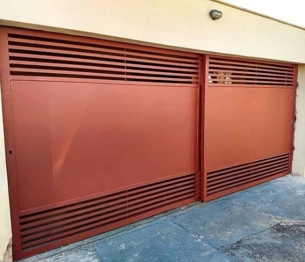Portão deslizante automatizado com motor instalado pela Pira Portões